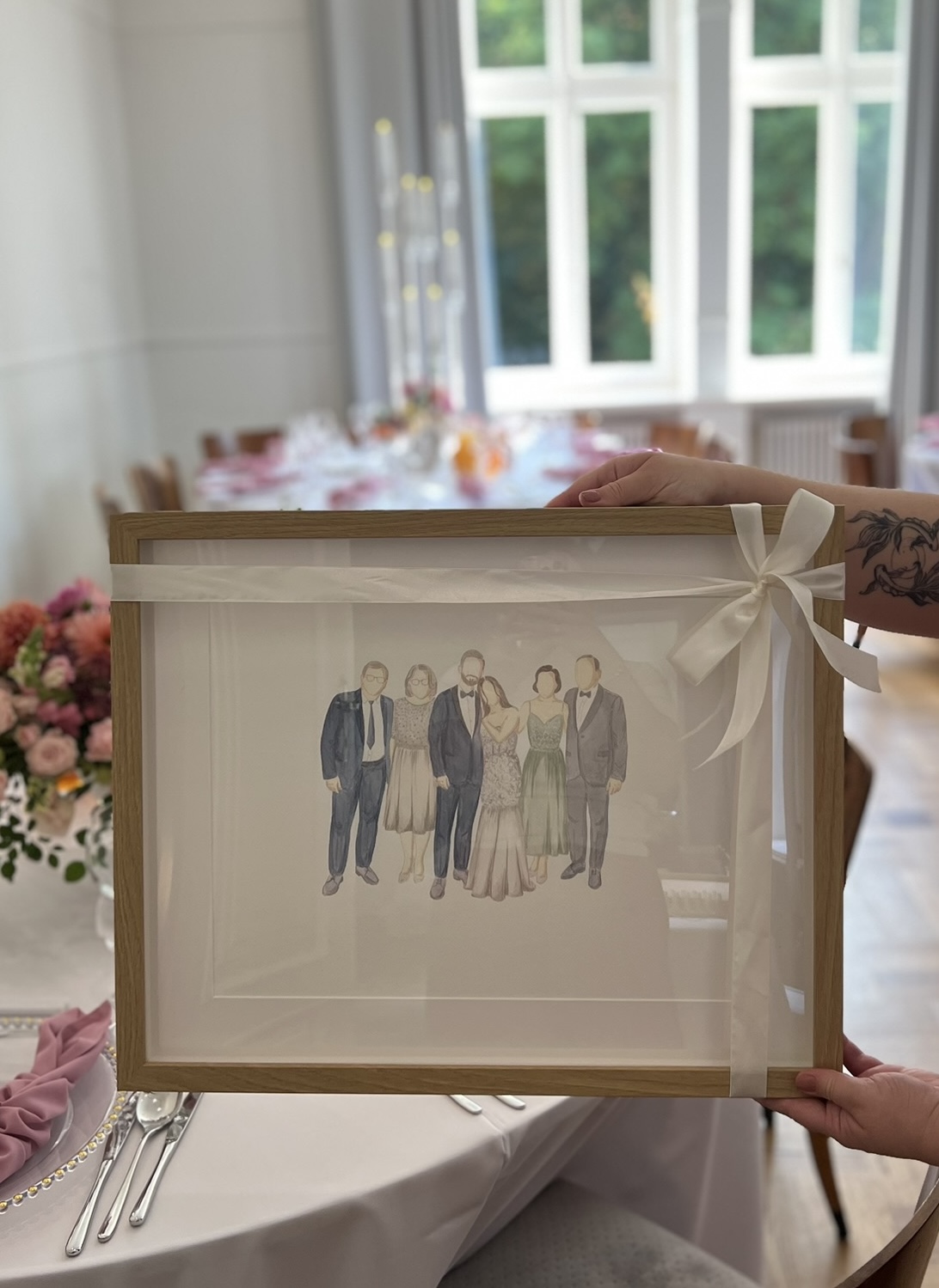 Oprawiony malowany prezent — ilustracja grupy weselnej w ramie